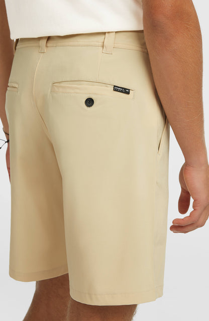 Men Hybrid 19" Shorts